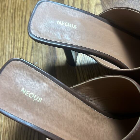 NEOUS JUMEL MULES CHOCOLATE LEATHER SIZE 38.5 CUTOUT-TOE HEELS - Picture 3 of 6